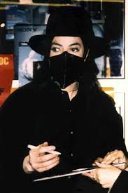 Michael Jackson Signing Autographs After Having A Cleft In His Chin Photos Of Michael Jackson Michael Jackson Michael Jackson Pics