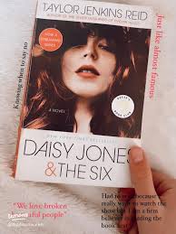 Thrilling Book Review: Prom Queen by Laura Wolfe