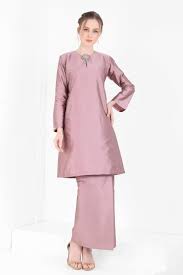 Fra wikipedia, den gratis encyklopædi. Baju Kurung Pahang Senna Mauve Shopperboard