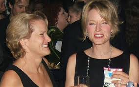 Jodie foster gave birth to the child. Jodie Foster Has Split From Her Lesbian Lover