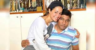 Does hina khan drink alcohol?: Hina Khan S Father Passes Away After Suffering Cardiac Arrest Gossipchimp Trending K Drama Tv Gaming News