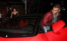 Putus dari pemain bola neymar, bruna marquezine kini pacaran dengan petinju younes bendjima. Caso Rapido Bruna Marquezine Nega Que Esteja Namorando Younes Bendjima Ex De Kourtney Kardashian Estrelando