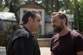 Vraag me af wie zich daarmee wil associëren weet zeker dat als mensen een heel leuk gezin of stel zien die boodschappen gaan doen. Frank Lammers Speelt Meedogenloze Drugsbaron In Undercover Het Nieuwsblad Mobile