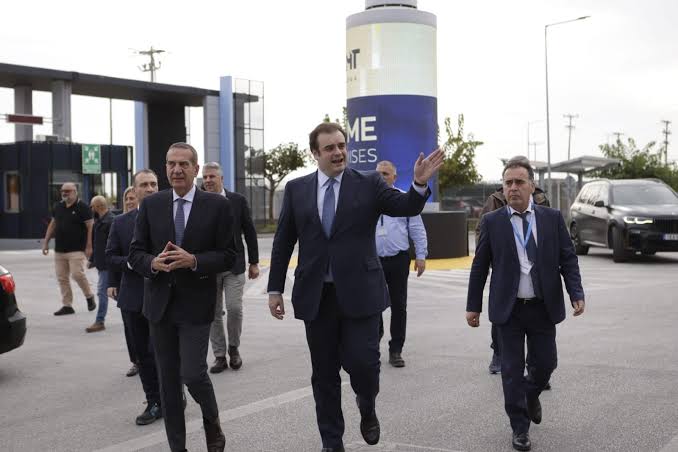 Στις εγκαταστάσεις της Sunlight Group στην Ξάνθη ο Κ. Πιερρακάκης