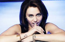 7 things miley cyrus calvin GIF en GIFER