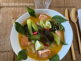 Tous les ans, on achète un saumon entier à la foire aux harengs de dieppe (belle bête, cette année il faisait 4 kilos). Recettes De Bouillon Et Saumon