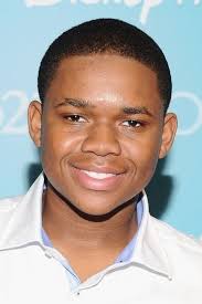 Reparto de Par de reyes (serie 2010). Creada por Dan Cross