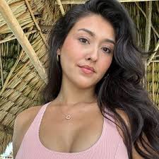 Iris Salguero (@iris_salguero)