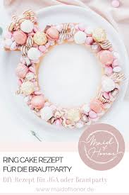 Ring Cake Eine Ganz Besondere Torte Fur Die Brautparty Maid Of Honor Brautparty Moderne Hochzeitstorte Brautparty Kuchen