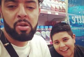 Hay que recordar que el origen del niño oxxo comenzó hace unos meses con la viralización de un cliente que solicita comprar condones. Nino Del Oxxo Y Hombre De Los Condones Se Reencuentran Video La Fm