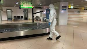 Ministrul italian al sănătăţii a anunţat vineri că a semnat un ordin care instituie carantina pentru persoanele care au călătorit în românia şi bulgaria în ultimele 14 zile. Pasagerii Care Vin Din Italia In Romania AÈteptaÈi Cu Chestionare In Aeroport Stirileprotv Ro