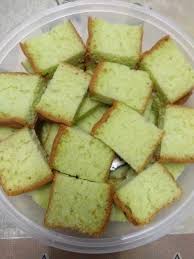 The fragrance and colour of the cake come from the pandan leaves extract. Resepi Kek Chiffon Pandan Kelapa Loyang 10 Inci Saji My