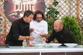 Cel mai așteptat cooking show al momentului, „chefi la cuțite, revine pe micile ecrane luni, 7 septembrie, de la ora 20.30 sezonul 8 al savuroasei emisiuni „chefi la cuțite se va servi în porții apetisante, relaxante și palpitante, de luni până miercuri, după observatorul antenei 1, de la ora 20.30. Chef Sorin Bontea Obligat SÄ RenunÈe La Tunica Sa Ce Se IntamplÄ In Emisiunea Chefi La CuÅ£ite Antena 1