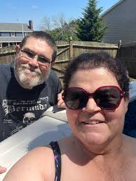 Good morning fellow crafters! How do you like this beautiful flamingo  wreath I made? I love how bright and cheery it is. Perfect for the summer  time. Anyone like flamingos? If so