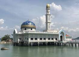 Pulau pangkor memiliki kepadatan penduduk yang agak besar. Lawatilah Masjid Terapung Chalet Dan Hotel Pulau Pangkor Facebook