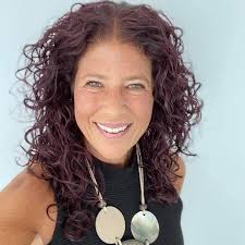 Please give me your best officiant recommendation. I'm talking someone  funny but heartwarming and good personality Please only suggest people  you've personally seen