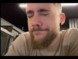 LA REACCIÓN DE CAROLA CUANDO UNA FAN LE LIGO