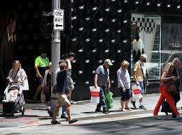 She seems to suggest the crew might have returned negative tests while they were in australia. Hnaqql Famrwjm