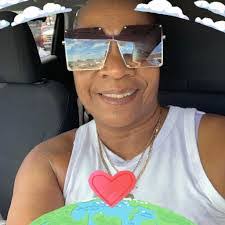 Lois Crum's Instagram, Twitter & Facebook