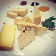 Taglio di formaggi misti su taglieri a buffet. La Bula Piatti Di Formaggi Misti Locali Formaggio Locale Mostarda Selvadivalgardena Selva Kase Einheimische Food Instafood Instagood Cheese Local Good Appetizers Antipasto Ristorantelabula Labula I Labula Facebook