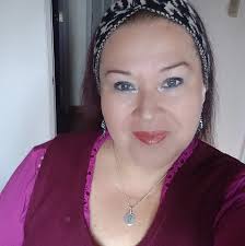 Mientras tú despiertas y abres los ojos, hay alguien que los está cerrando  por última vez. Mientras te quejas por levantarte temprano para ir a  trabajar, hay alguien postrado en una cama