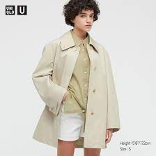 Schwarze lederausstattung an den taschen, manschetten, kragen und front. Damen Uniqlo U Kurzer Mantel Mit Verstarktem Kragen Uniqlo