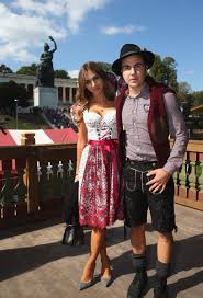 Ann Kathrin Vida Ann Kathrin Brommel Mario Gotze Modestil Mode Looks Dirndl