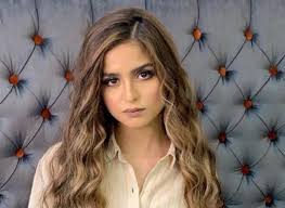 اشتهرت بسن صغيرة حينما اشتركت ببرنامج المواهب عرب قوت تالنت وهي بالثامنة من عمرها. Ù…ÙˆÙ‚Ø¹ Ø®Ø¨Ø±Ù†ÙŠ Ø¸Ù‡ÙˆØ± Ø­Ù„Ø§ Ø§Ù„ØªØ±Ùƒ Ø¨ÙˆØ¬Ù‡ Ù…Ù†Ø­ÙˆØª ØµÙˆØ±Ø©