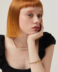 Rose Hook Pearl Necklace Gold