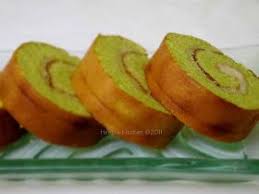 Kemarin Udah Bikin Pasta Pandan Alami Nah Resep Yang Menggunakan Pasta Ini Aku Pilih Bolu Gulung Dan Cake Lapis Pandan Isi S Bolu Pandan Makanan Manis Makanan
