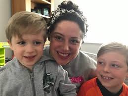 Mums diagnosed with breast cancer within months of each other become pals  for life after bonding at school gates