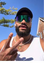 Strangers' Comfort Levels with Babies: A Relatable Rant