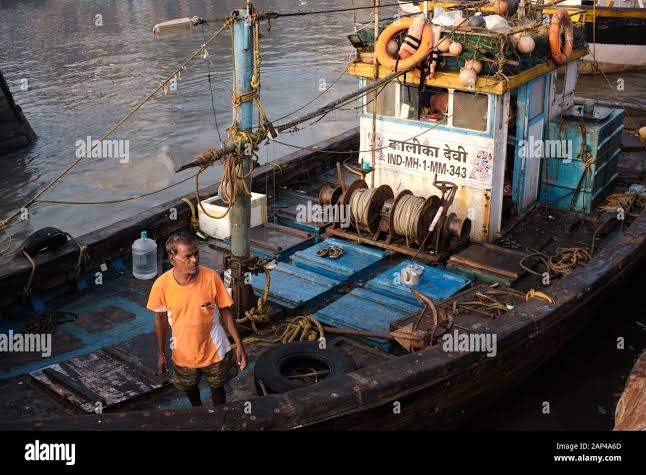 Mumbai fishing boat hi-res stock photography and images - Alamy