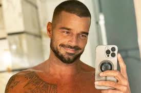 Ricky Martin Enciende las Redes: Selfie Hot a los 53 ¡Imperdible!