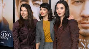 You may recognize aubrey from her roles in 'parks and recreation', 'legion', 'ingrid goes. Aubrey Plaza On Twitter Omg Can T Wait To Get Back On Tour With My Bandmates And Sisters