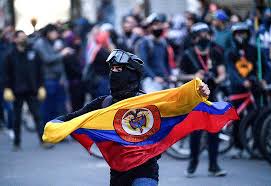 Pero nos llena de dolor los violentos acontecimientos de ayer, que también como consecuencias apagan más vidas. La Violencia Disminuye En La Tercera Jornada De Protestas Contra La Policia En Colombia