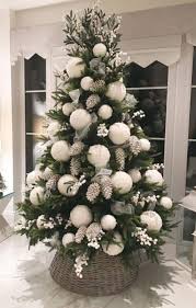 59 Simple Christmas Tree Decoration Ideas Simple Christmas Tree Decorations Simple Christmas Tree Christmas Tree Inspiration