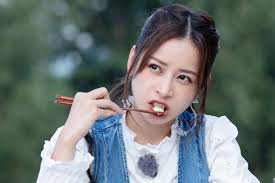 Chi Pu mở quán phở Việt ở Thượng Hải, fan Trung Quốc nô nức ủng hộ