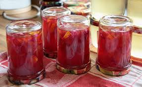 Alegi florile proaspete (nu strivite, nu vestede) desfaci petalele una cate una, iar capatul alb al fiecarei petale il tai cu o forfecuta. Dulceata De Trandafiri Top Retete Delicioase De Dulceata De Trandafiri Sfatulparintilor Ro