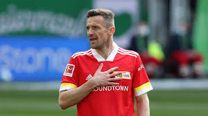 He was also called up five times to the senior germany national team. Vor Dem Abschied Will Gentner Noch Die Kirsche Auf Der Torte Kicker