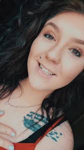 Danielle Smithson's Instagram, Twitter & Facebook