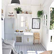 One More Thing One More Time I Didn T Even Get To Share All Of My Christmas Decor I M Also Still Buying Ch In 2020 Spielhaus Innen Regal Hauser Inneneinrichtung