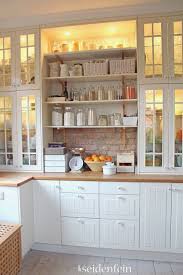 Love Eva S Mix Of Open And Closed Storage And Glass Fronted Cabinets Ikea Kitchen Diseno De Cocina Cocinas De Casa Decoracion De Cocinas Rusticas