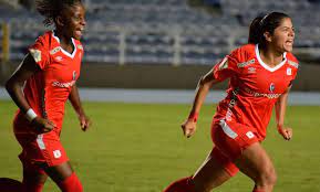 A(z) america de cali aloldala) és további versenysorozatok aloldalait (bajnokok ligája, otp bank liga stb.) és további több mint 5000 versenysorozat több mint 30 sportágának adatait a világ minden tájáról) az eredmenyek.com oldalain. La Reina Del Tiro Libre Vea El Golazo De Catalina Usme Con America De Cali En La Copa Libertadores