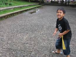 Kayang dan sikap lilin adalah salah dua contoh gerakan senam lantai yang harus dikuasai oleh para pesenam. Bagaimana Cara Memperoleh Keseimbangan Dan Kelenturan Tubuh Dalam Senam Irama Brainly Co Id