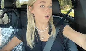 Amber Almanza's Instagram, Twitter & Facebook