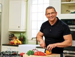 Still married to his wife gail kim ? Chef Robert Irvine 49 Displays Ripped Chest On Romantic Stroll With His Wrestler Wife In Hawaii Daily Mail Online