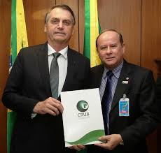 Resultado de imagem para Benedito Guimarães Aguiar Neto, então presidente do Conselho de Reitores das Universidades Brasileiras (Crub), durante encontro com Jair Bolsonaro, em março passado