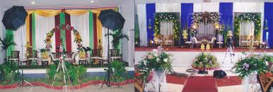 Kerah yang terikat oleh dasi, membuat leher kemejaku sedikit tercekik. Tempat Duduk Pengantin Tanpa Gebyog Facebook