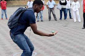 La rayuela es un juego tradicional conocido y jugado en la mayoría de países del mundo. H Universitario Gye En Twitter En Los 483 Anos De Fundacion De La Hermosa Ciudad De Guayaquil El Usuario Interno Y Externo Del Hug Participaron De Los Famosos Juegos Tradicionales Como La